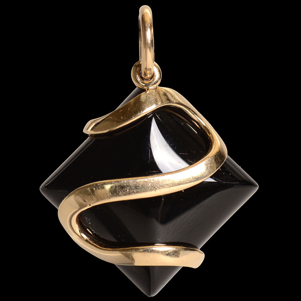 Onyx and gold pendant Clearance